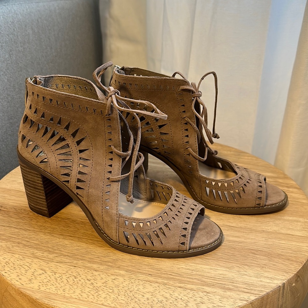 Vince Camuto block heels with cutouts. Taupe/Tan color. Size 7.